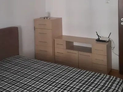 dormitor pat dulap oglinda apartament inchiriere Sector 3 Bucuresti